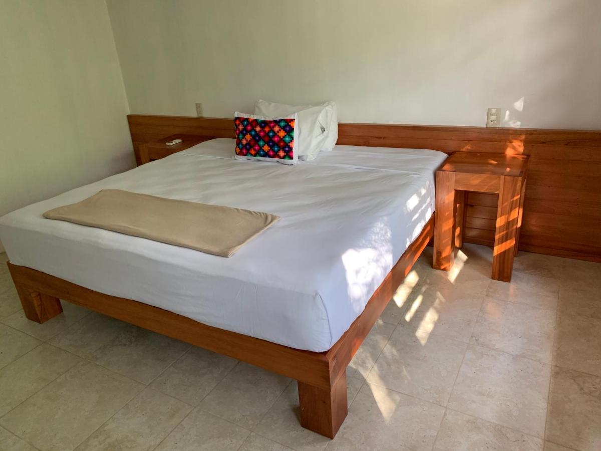 Maya Rue Country house